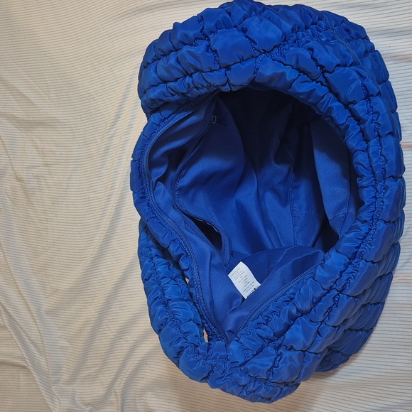 Quilted puffer carryall bag - Picture 4 of 5